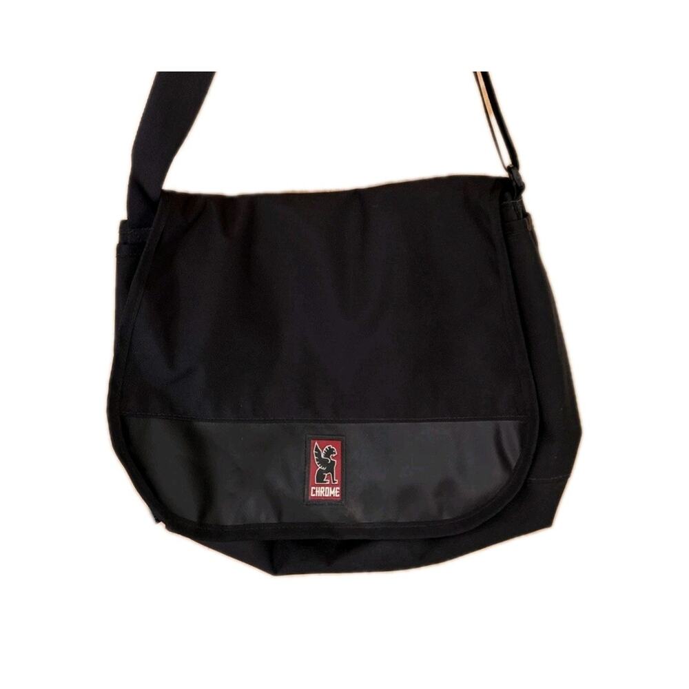 Excellent condition Chrome messenger bag, USA Made, waterproof 16x13 Nylon